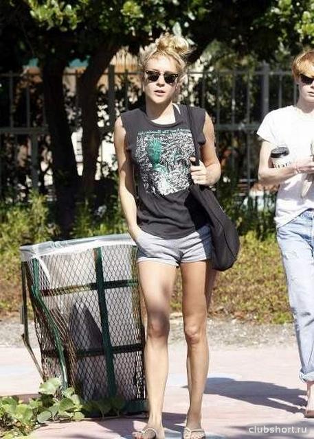23339_chloe_sevigny_looks_incredibly_burned_out.jpg